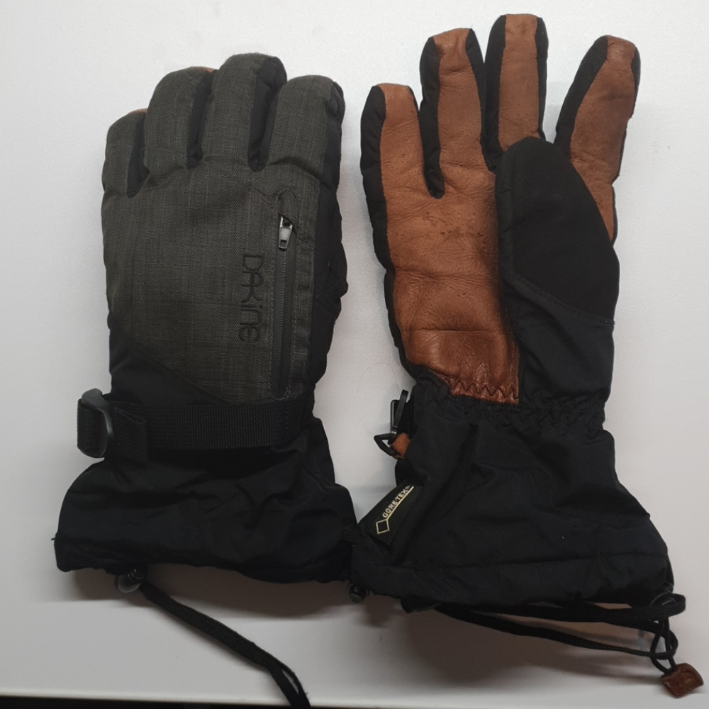 Dakine Ski/Snowboard gloves size small